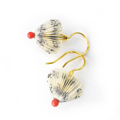 Earrings pendulum with coral